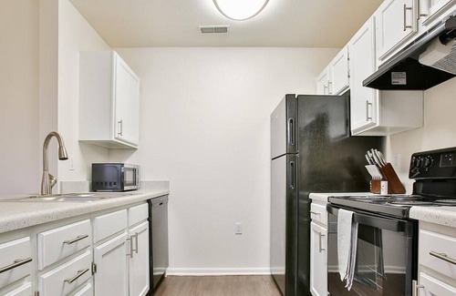Fort Wayne Apartamento | Landing at Island Club - 1 Bedroom in Downtown Fort Wayne