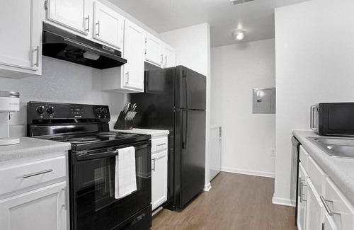 Fort Wayne Apartamento | Landing at Island Club - 2 Bedrooms in Downtown Fort Wayne