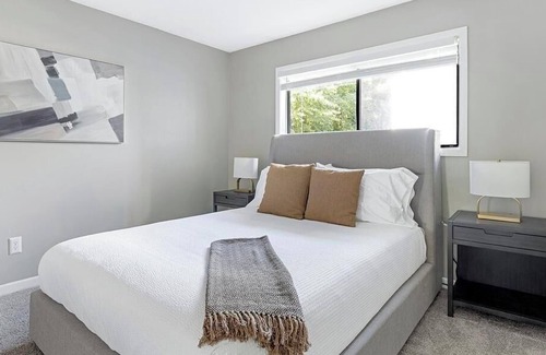Peachtree Corners Apartamento | Landing at Lakeside Retreat at Peachtree Corners - 2 Bedrooms in Downtown Peachtree Corners