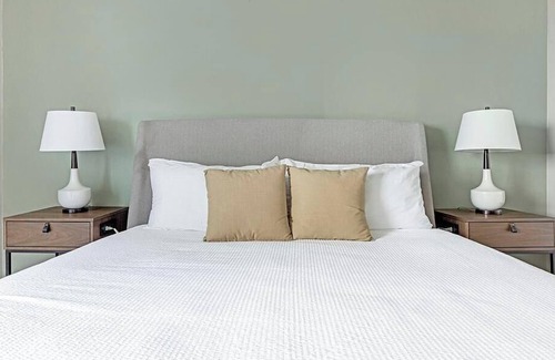 Peachtree Corners Apartamento | Landing at Lakeside Retreat at Peachtree Corners - 2 Bedrooms in Downtown Peachtree Corners