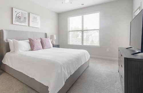 Wake Forest Apartamento | Landing at Legacy Wake Forest - 2 Bedrooms in Downtown Wake Forest