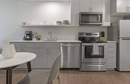 Mann Apartamento | Landing at Madrone - 1 Bedroom in Central District