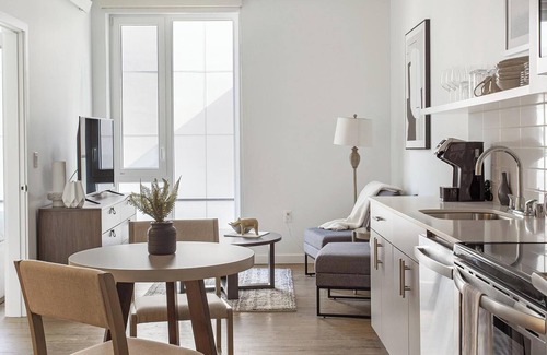 Mann Apartamento | Landing at Madrone - 1 Bedroom in Central District
