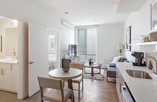 Mann Apartamento | Landing at Madrone - 1 Bedroom in Central District