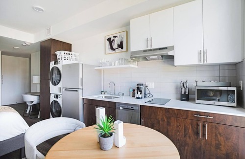 Mann Apartamento | Landing at Madrone - Studio in Central District