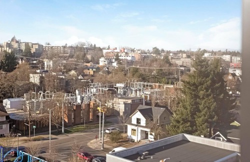 Mann Apartamento | Landing at Madrone - Studio in Central District