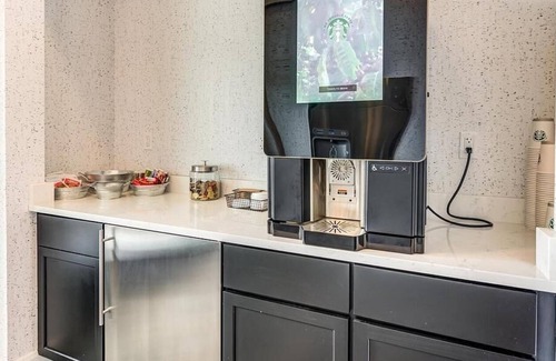 Toledo Apartamento | Landing at Marina Lofts - 1 Bedroom in East Toledo