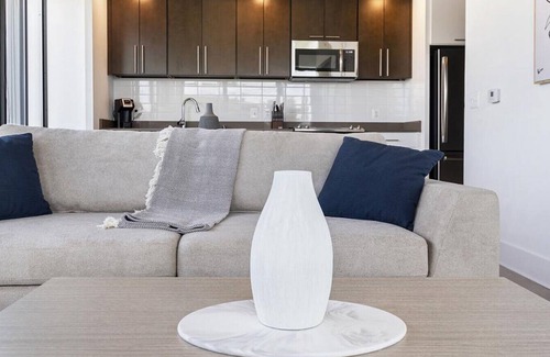Baileys Crossroads Apartamento | Landing at Mission Lofts - 2 Bedrooms in Downtown Falls Church
