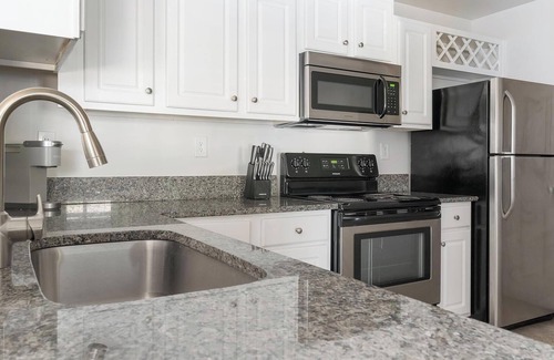 Lindridge-Martin Manor Apartamento | Landing at Monroe Place - 2 Bedrooms in Lenox Park