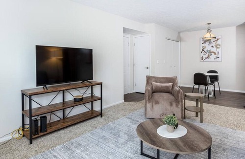 Lewis Center Apartamento | Landing at Oak Creek at Polaris - 1 Bedroom in Downtown Columbus