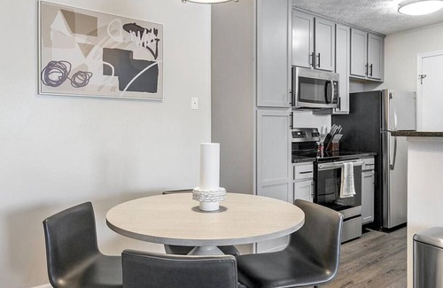 Lewis Center Apartamento | Landing at Oak Creek at Polaris - 2 Bedrooms in Downtown Columbus