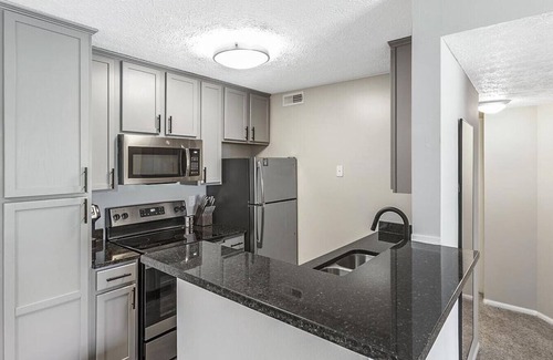 Lewis Center Apartamento | Landing at Oak Creek at Polaris - 1 Bedroom in Downtown Columbus