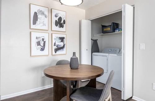 Lewis Center Apartamento | Landing at Oak Creek at Polaris - 1 Bedroom in Downtown Columbus