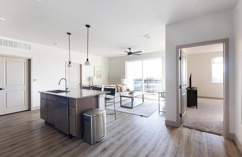 Littleton Apartamento | Landing at Parkside at Littleton Village - 1 Be...