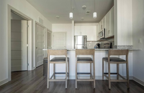 Charlotte Apartamento | Landing at Pine 25 North End - 1 Bedroom in Try.