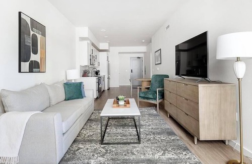 Downtown Vancouver Apartamento | Landing at Rediviva - 1 Bedroom in Esther Short