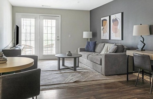 Lithonia Apartamento | Landing at Retreat at Stonecrest - 1 Bedroom in Downtown Lithonia
