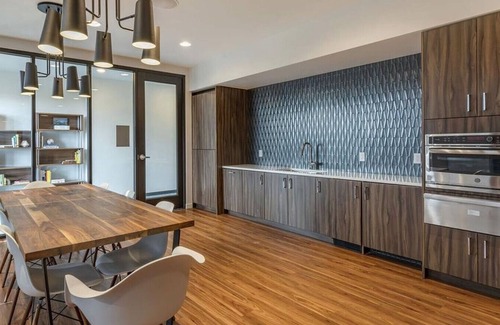 Kerns Apartamento | Landing at Sixteen G - 1 Bedroom in Kerns