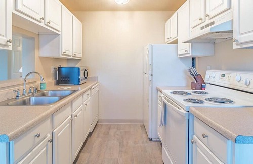 Downtown Apartamento | Landing at Skyline Redmond - 1 Bedroom in Grass Lawn