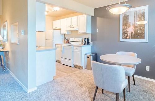 Downtown Apartamento | Landing at Skyline Redmond - 1 Bedroom in Grass Lawn