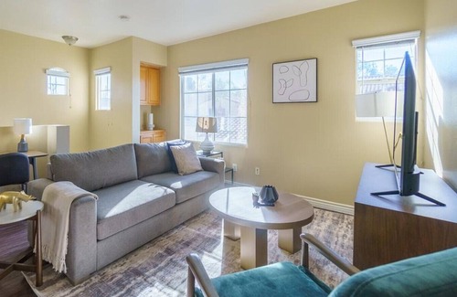 Rancho Cucamonga Apartamento | Landing at Terraza Del Sol - 2 Bedrooms in Downtown Rancho Cucamonga
