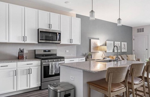 Lombard Apartamento | Landing at The 450 - 1 Bedroom in Downtown Lombard