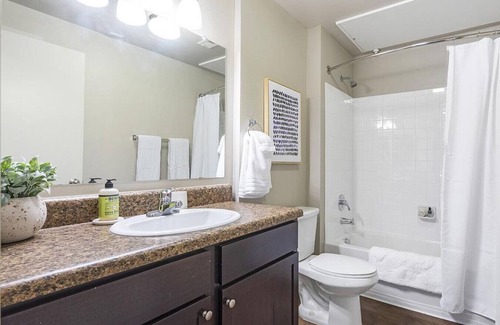 Brooks City Base Apartamento | Landing at The Anderson at Brooks - 2 Bedrooms in Stinson Airport Vicinity