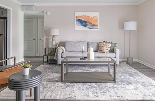 Homewood Apartamento | Landing at The Brookwood - 1 Bedroom in Downtow...