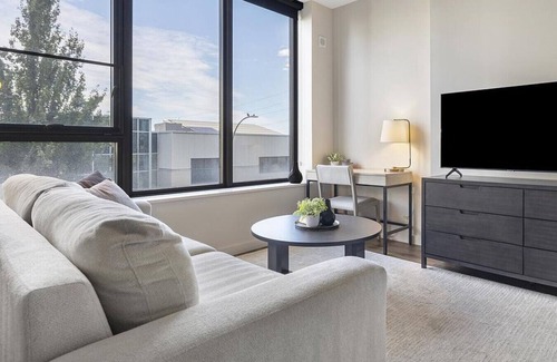 Uptown Apartamento | Landing at The Carson - Studio in Northwest Portland