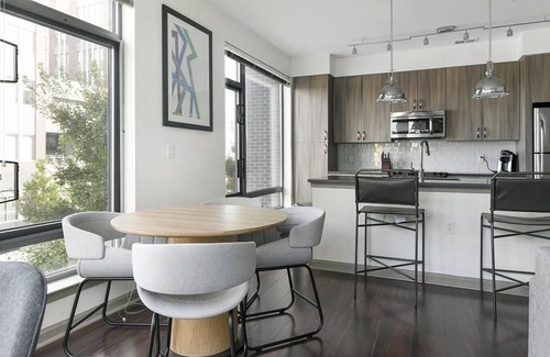 Potomac West Apartamento | Landing at The Frasier - 2 Bedrooms in Potomac Yard