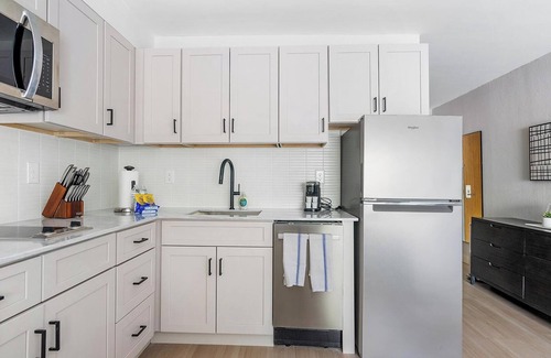 Northeast Raleigh Apartamento | Landing at The Harrison - Studio in Northeast R.