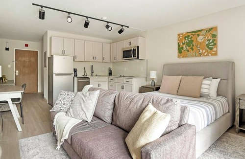 Northeast Raleigh Apartamento | Landing at The Harrison - Studio in Northeast R.