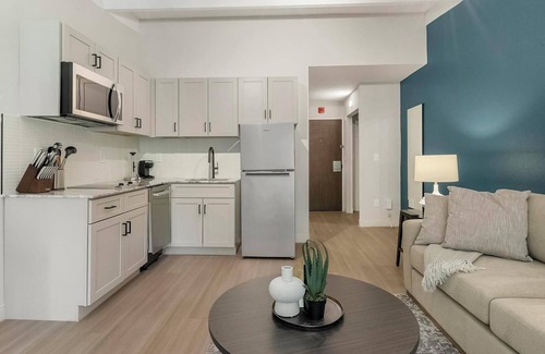 Northeast Raleigh Apartamento | Landing at The Harrison - Studio in Northeast R.