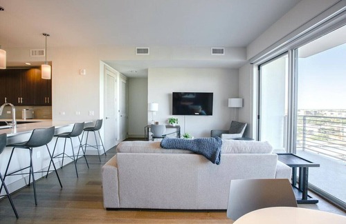 Uptown Apartamento | Landing at The Katy - 2 Bedrooms in Victory Park