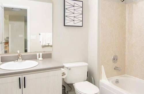 Everett Apartamento | Landing at The Lynx Apartments - 1 Bedroom in Westmont