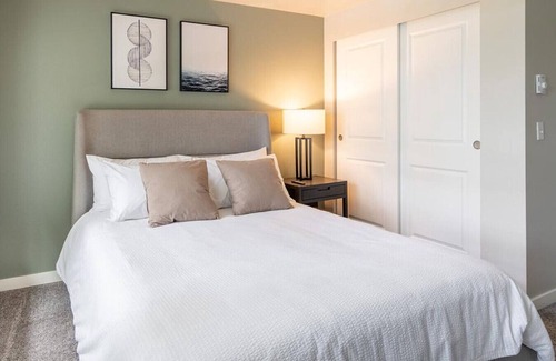 Everett Apartamento | Landing at The Lynx Apartments - 1 Bedroom in Westmont