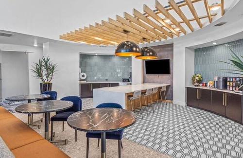 Vickery Meadow Apartamento | Landing at The Mark at Midtown - 1 Bedroom in Northeast Dallas
