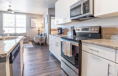 University District Apartamento | Landing at The Nine @ Memphis - 4 Bedrooms in U...
