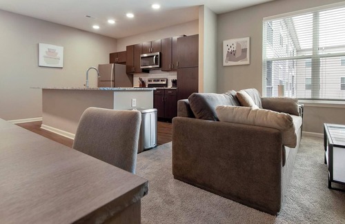 Chesterfield Apartamento | Landing at The Parq at Chesterfield - 1 Bedroom...