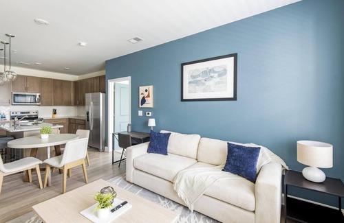 Wilmington Apartamento | Landing at The Parker Leland - 2 Bedrooms in Do.