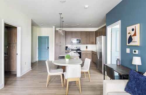 Wilmington Apartamento | Landing at The Parker Leland - 2 Bedrooms in Do.