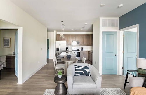 Wilmington Apartamento | Landing at The Parker Leland - 2 Bedrooms in Do.