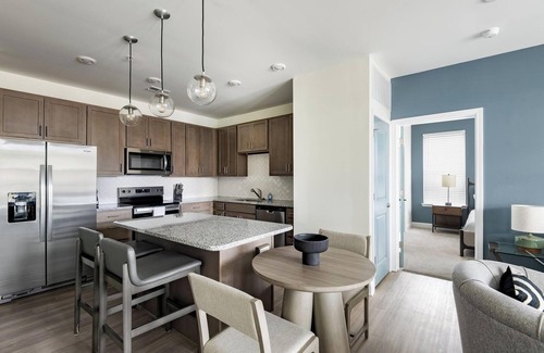 Wilmington Apartamento | Landing at The Parker Leland - 2 Bedrooms in Do.