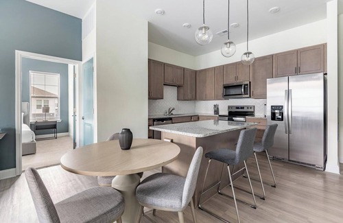 Wilmington Apartamento | Landing at The Parker Leland - 2 Bedrooms in Do.