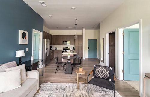 Wilmington Apartamento | Landing at The Parker Leland - 2 Bedrooms in Do.