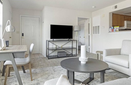 Greenwich Apartamento | Landing at The Remington Apartments - 2 Bedrooms in Downtown Wichita