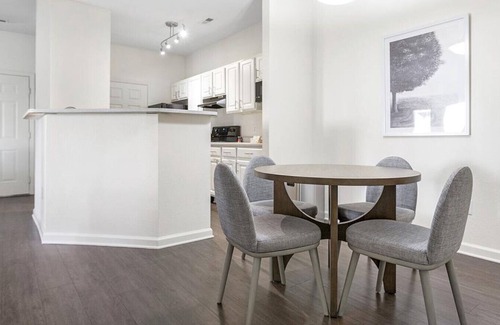Fort Wayne Apartamento | Landing at The Reserve at Dawson's Creek - 3 Bedrooms in Downtown Fort Wayne