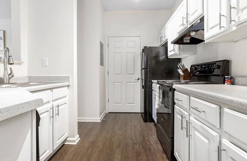 Fort Wayne Apartamento | Landing at The Reserve at Dawson's Creek - 3 Bedrooms in Downtown Fort Wayne