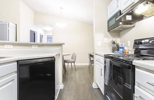 Fort Wayne Apartamento | Landing at The Reserve at Dawson's Creek - 2 Bedrooms in Downtown Fort Wayne