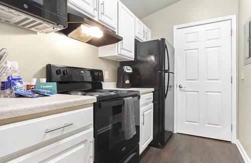 Fort Wayne Apartamento | Landing at The Reserve at Dawson's Creek - 2 Bedrooms in Downtown Fort Wayne